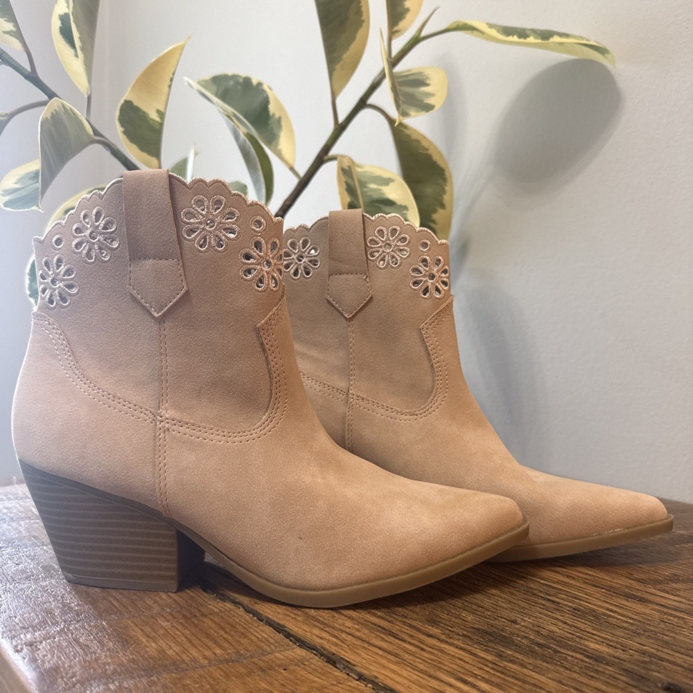 Laser cut Floral Dusty Pink Rose Western Ankle Boot Women's 7.5 Spring Boho